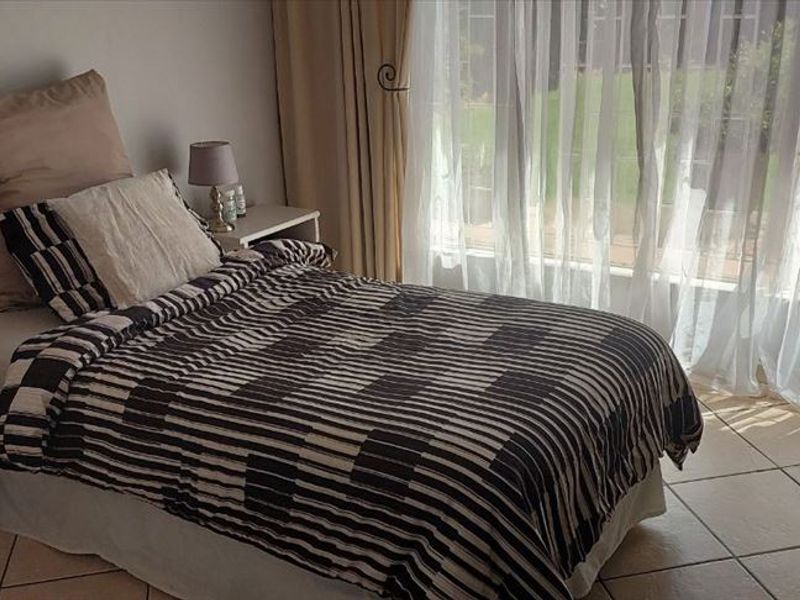 Townhouse Grandeur in Birchleigh - Photo 10