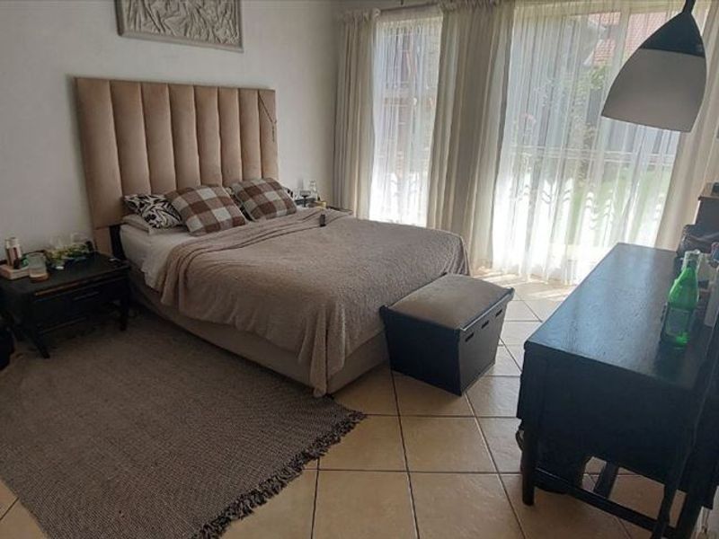 Townhouse Grandeur in Birchleigh - Photo 8