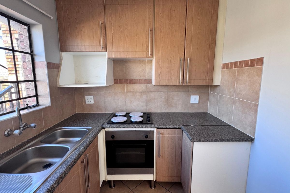 Modern 2-Bedroom Apartment in Secure Eco Park Estate  - Photo 3