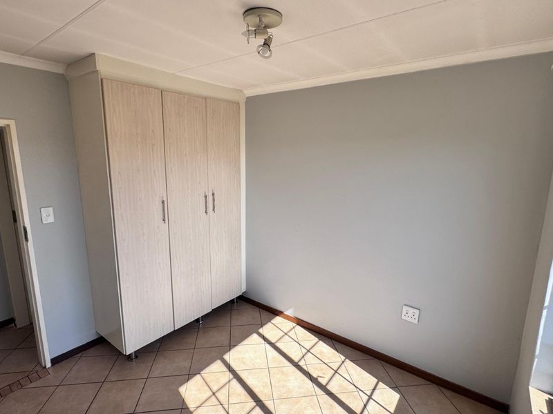 Modern 2-Bedroom Apartment in Secure Eco Park Estate  - Photo 10