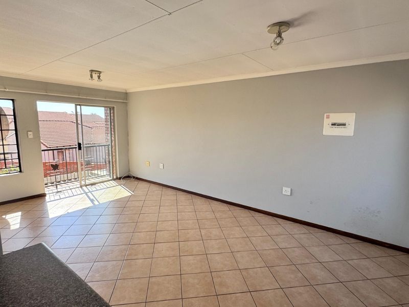 Modern 2-Bedroom Apartment in Secure Eco Park Estate  - Photo 8