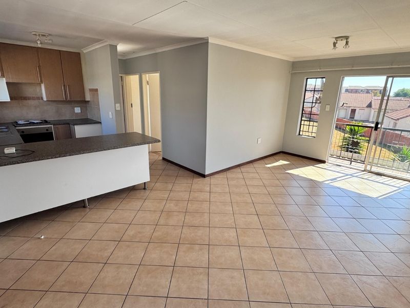 Modern 2-Bedroom Apartment in Secure Eco Park Estate  - Photo 7