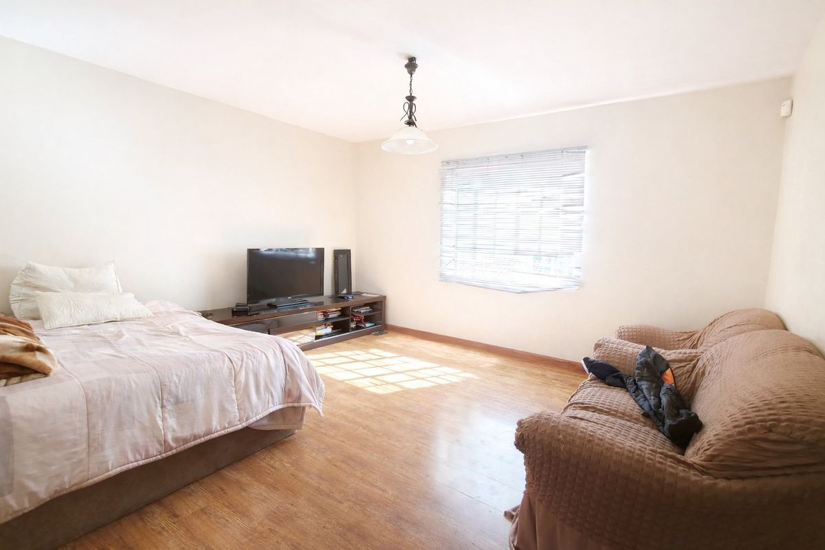 Elegant Face-Brick Double Storey Home – Prime Die Hoewes Location - Photo 2