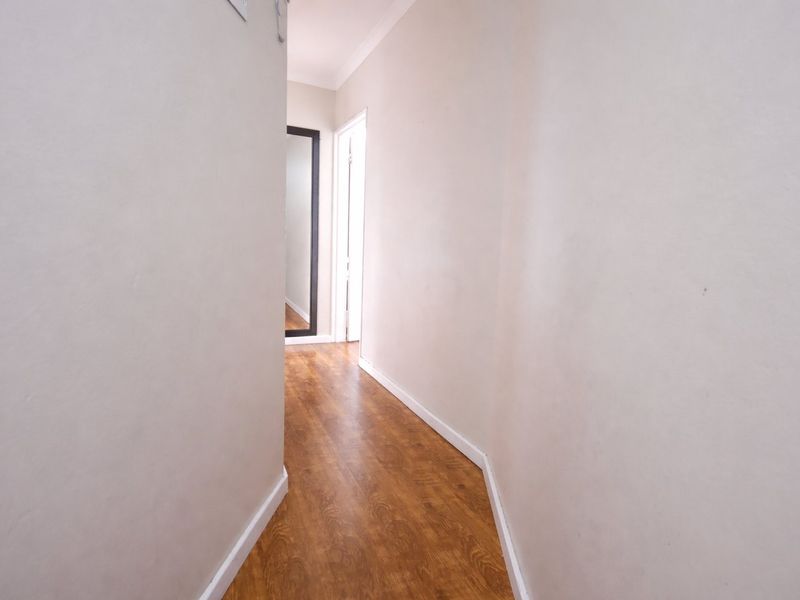 Elegant Face-Brick Double Storey Home – Prime Die Hoewes Location - Photo 10