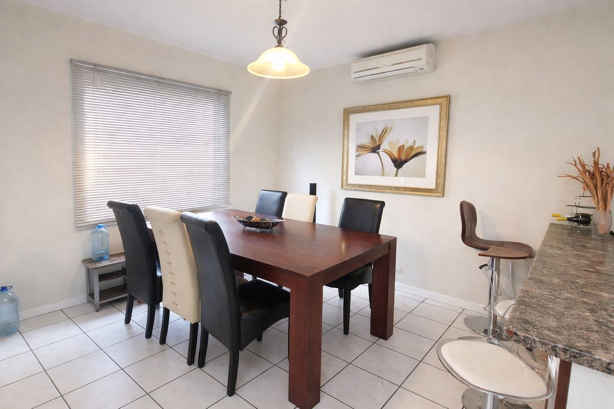 Elegant Face-Brick Double Storey Home – Prime Die Hoewes Location - Photo 5