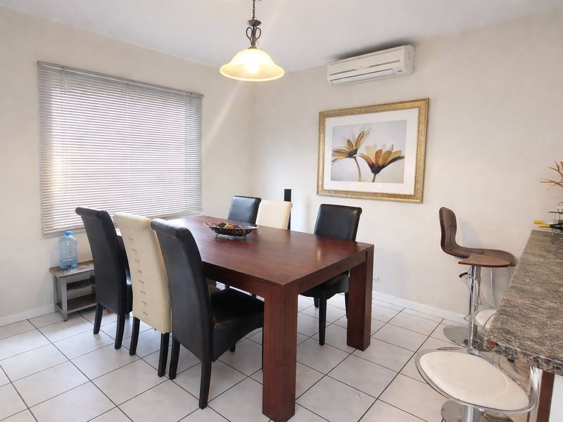 Elegant Face-Brick Double Storey Home – Prime Die Hoewes Location - Photo 5