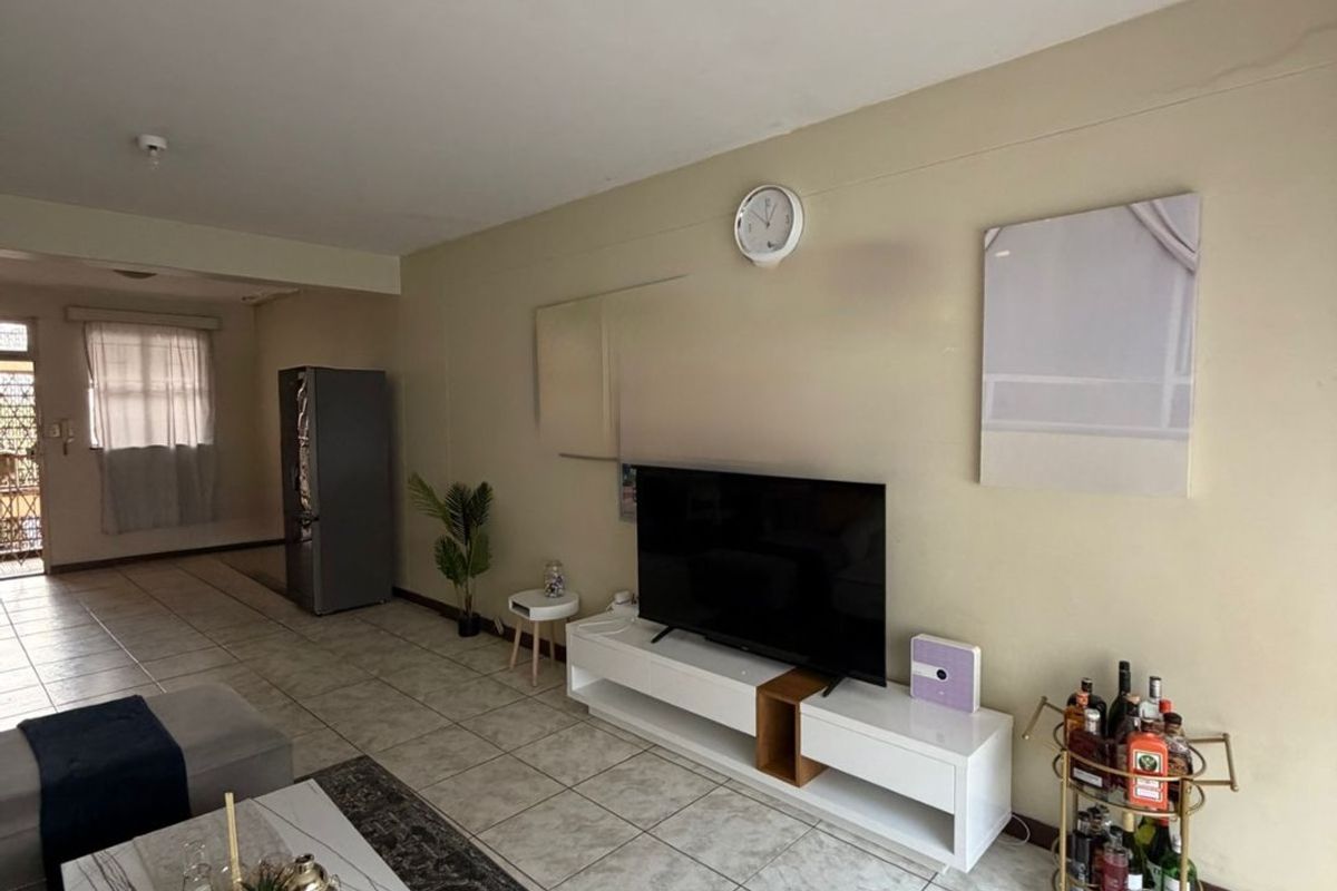 Book a viewing with me today! - Photo 4