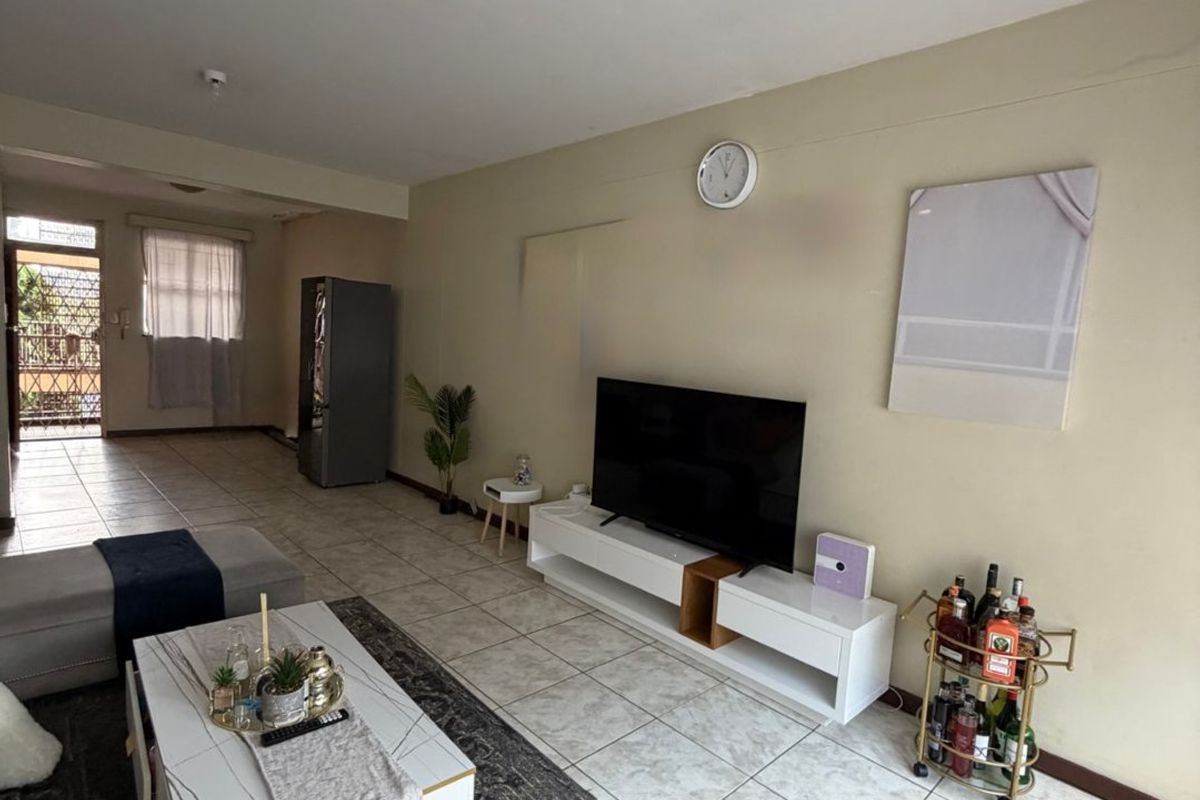 Book a viewing with me today! - Photo 3