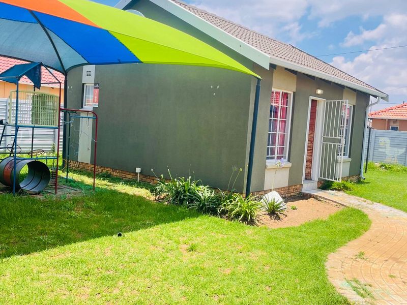2BEDROOM 1BATHROOM HOUSE FOR SALE AT SAVANNA CITY - Photo 2