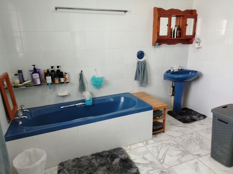 Spacious Family Haven with Ultimate Entertainment Appeal! - Photo 9