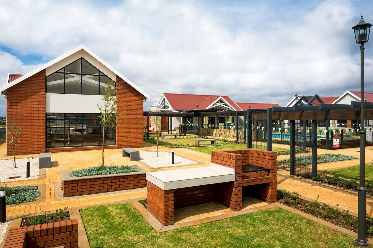 3 Bedroom 2,5 Bathroom Duplex for Sale at Olive Wood Village South, Glen Marais! - Photo 2