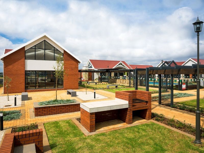 3 Bedroom 2,5 Bathroom Duplex for Sale at Olive Wood Village South, Glen Marais! - Photo 2