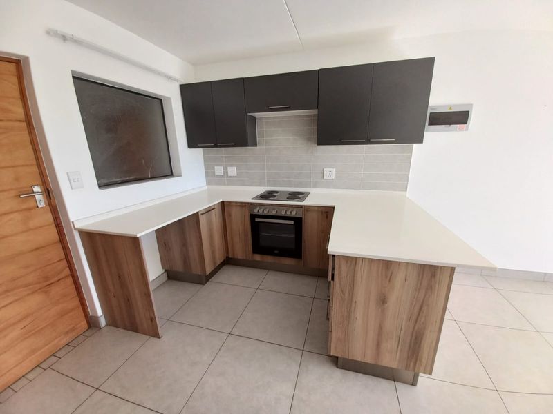 1 Bedroom, 1 Bathroom Apartment to rent in Eco lake, Eco-Park Estate. - Photo 2