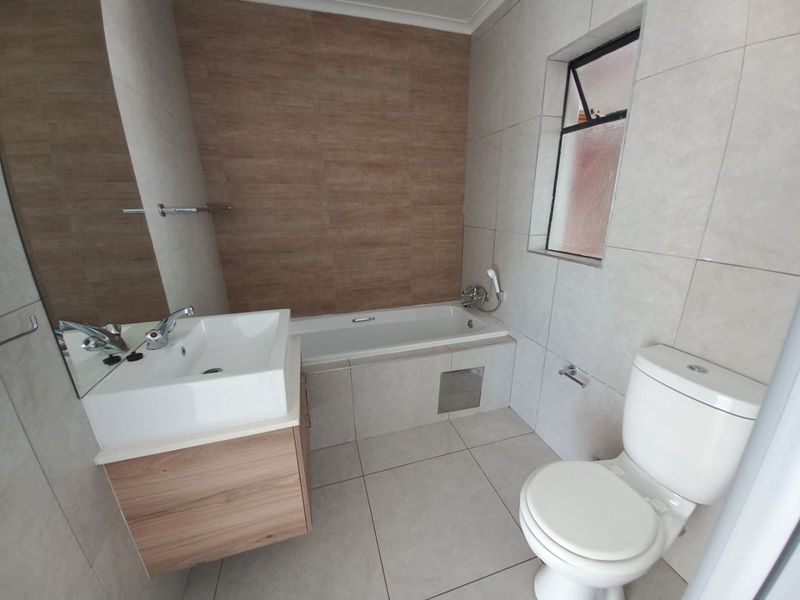 1 Bedroom, 1 Bathroom Apartment to rent in Eco lake, Eco-Park Estate. - Photo 8