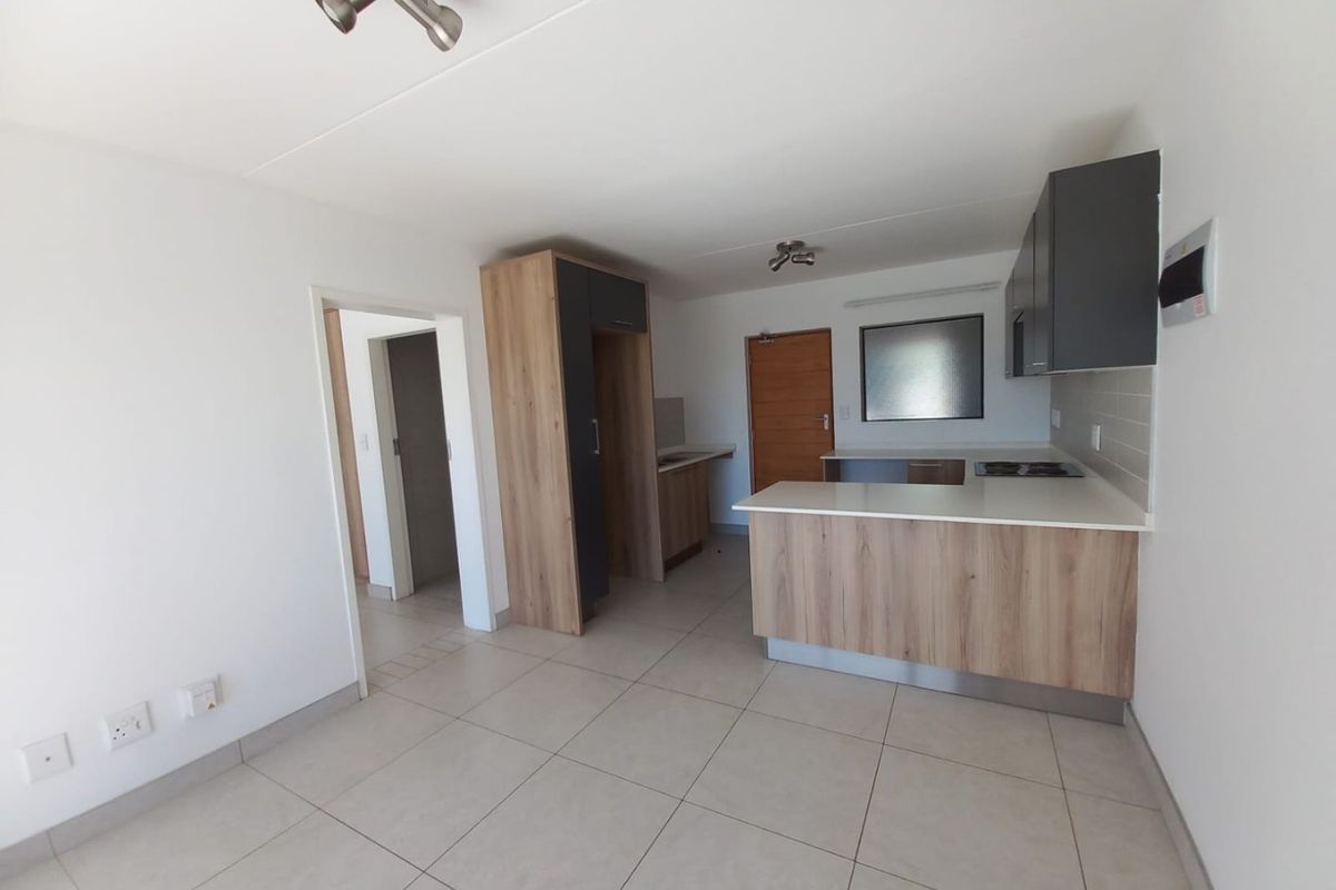 1 Bedroom, 1 Bathroom Apartment to rent in Eco lake, Eco-Park Estate. - Photo 5