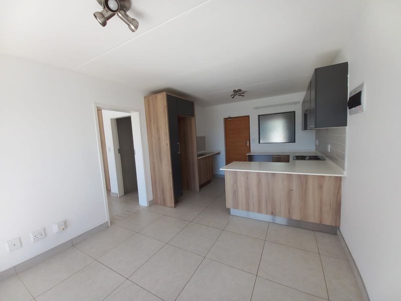 1 Bedroom, 1 Bathroom Apartment to rent in Eco lake, Eco-Park Estate. - Photo 5