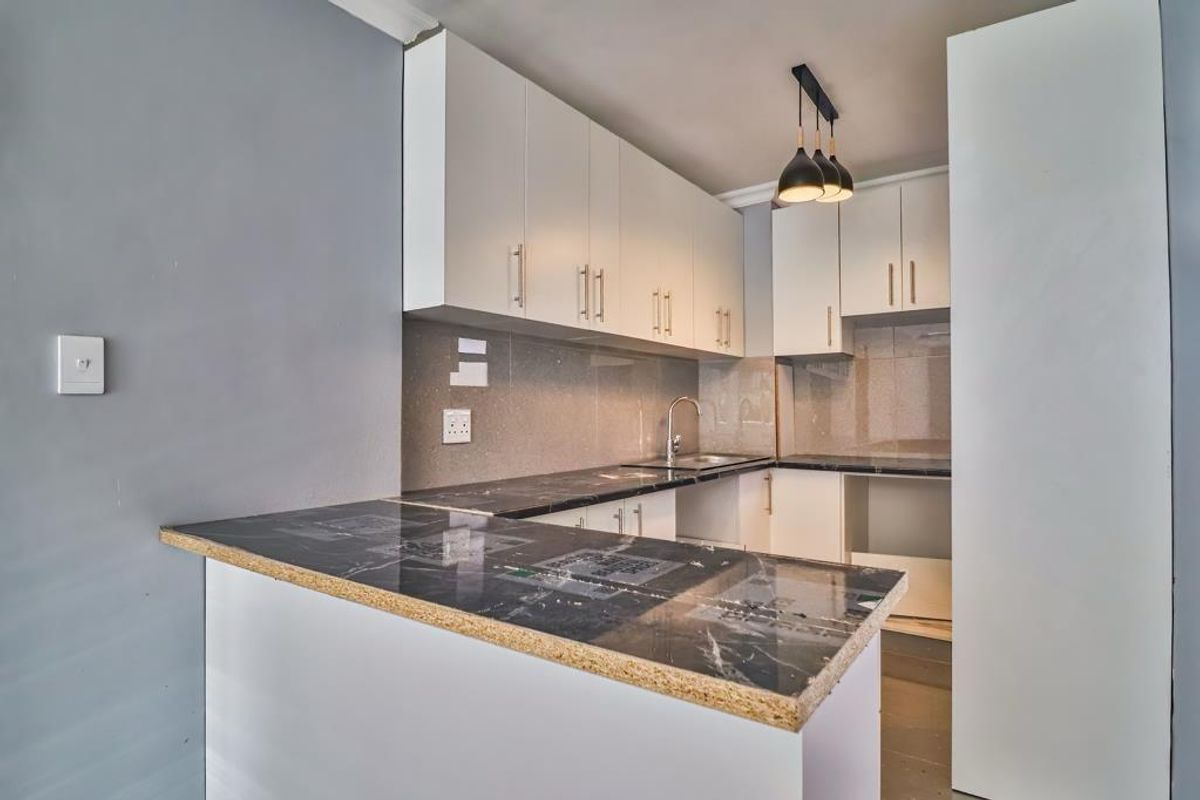2 Bedrooms, 2 Bathrooms Apartment For Sale In Essenwood, Durban - Photo 2