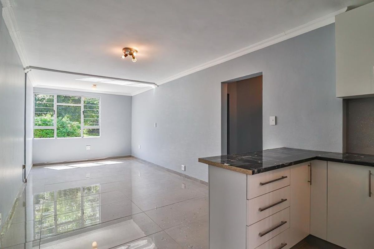 2 Bedrooms, 2 Bathrooms Apartment For Sale In Essenwood, Durban - Photo 3