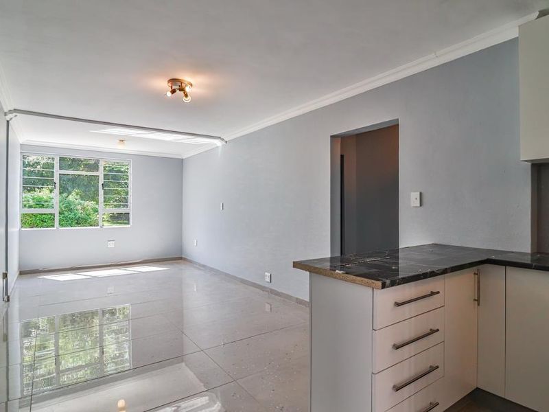 2 Bedrooms, 2 Bathrooms Apartment For Sale In Essenwood, Durban - Photo 3