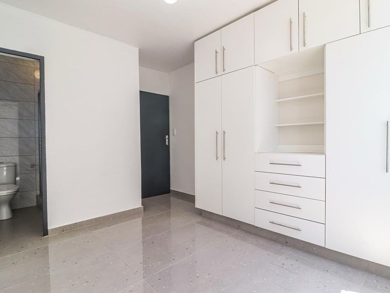 2 Bedrooms, 2 Bathrooms Apartment For Sale In Essenwood, Durban - Photo 8