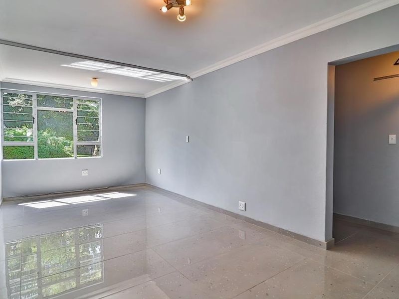 2 Bedrooms, 2 Bathrooms Apartment For Sale In Essenwood, Durban - Photo 5