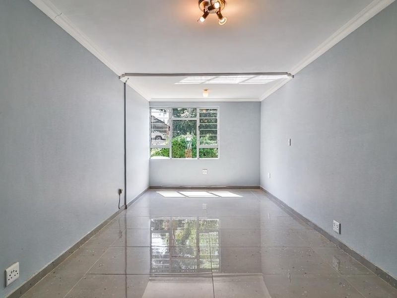 2 Bedrooms, 2 Bathrooms Apartment For Sale In Essenwood, Durban - Photo 4