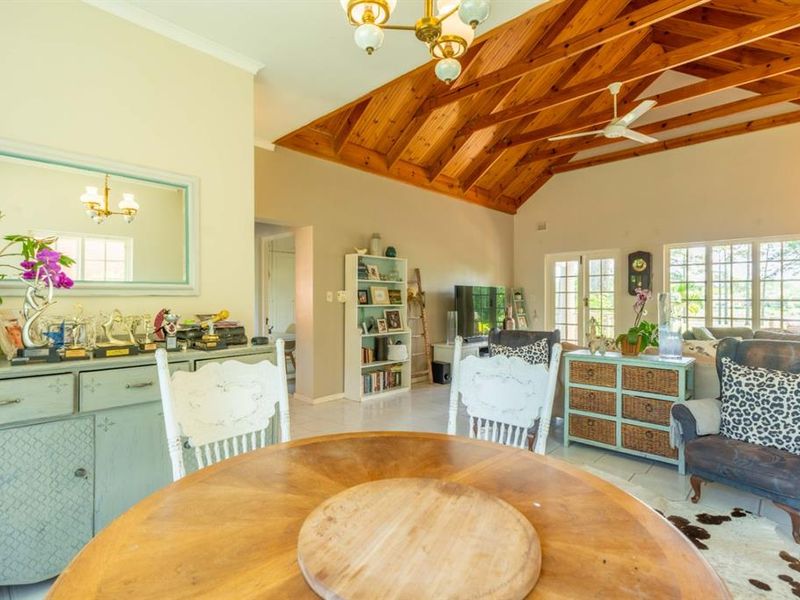 Mount Edgecombe Estate One  -"Old School Charm" - Single Storey 3 Bedroom Home for Rent for a short term (6 months) - ideal for a small family in transit or renovating  - Photo 10