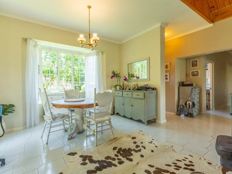 Mount Edgecombe Estate One  -"Old School Charm" - Single Storey 3 Bedroom Home for Rent for a short term (6 months) - ideal for a small family in transit or renovating  - Photo 8