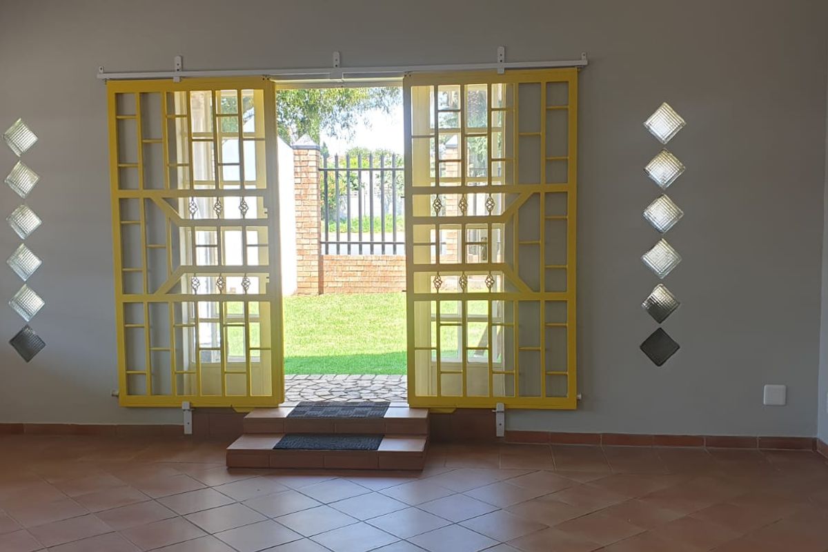 Office / Shop space on Monument Road To Rent - Photo 2