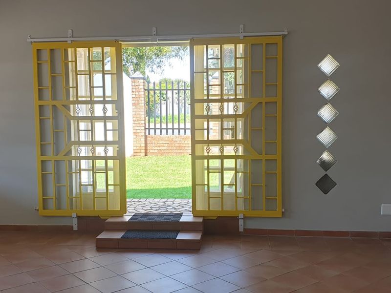 Office / Shop space on Monument Road To Rent - Photo 2