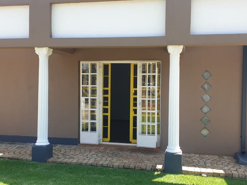 Office / Shop space on Monument Road To Rent - Photo 1