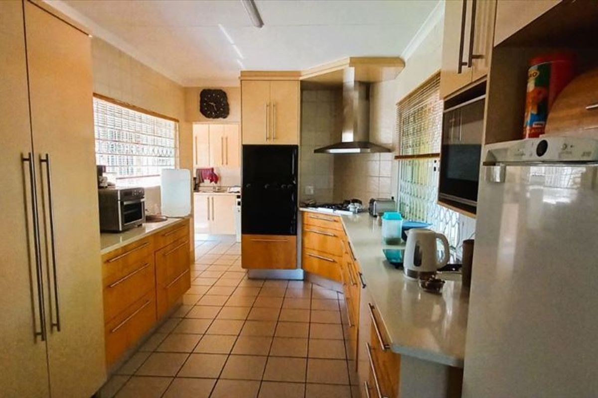 A Home Larger Than Large - Photo 4