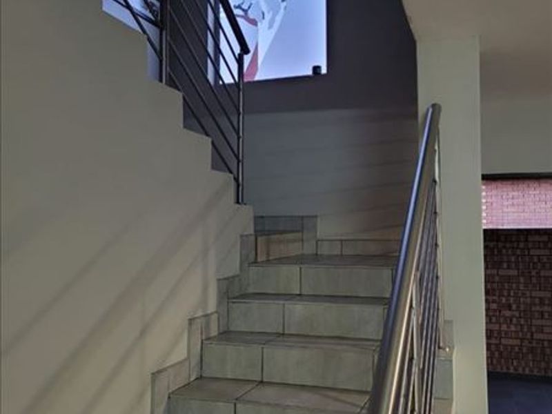 Very Large Duplex Unit – Almost a House! - Photo 8