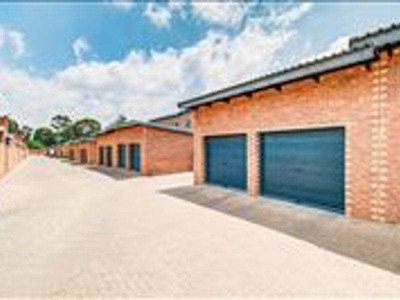 Very Large Duplex Unit – Almost a House! - Photo 1