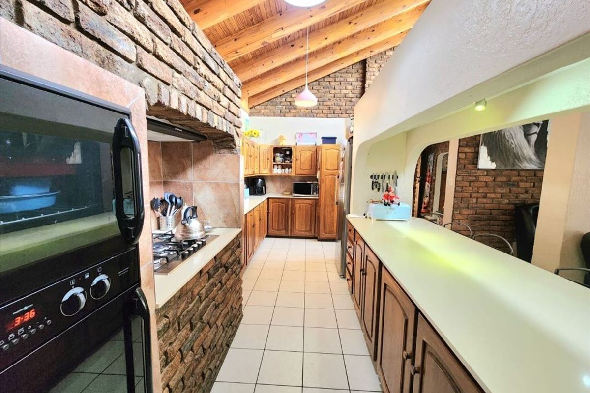 An Absolute Dream Home - Photo 4