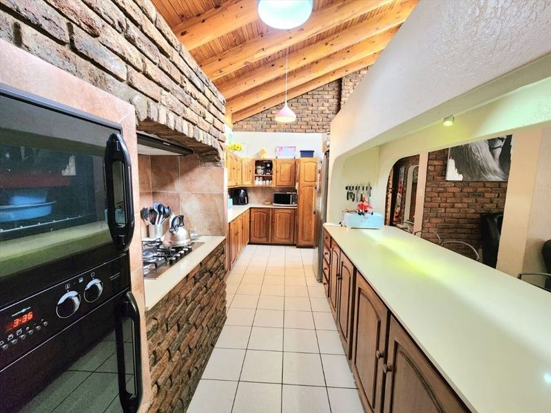 An Absolute Dream Home - Photo 4