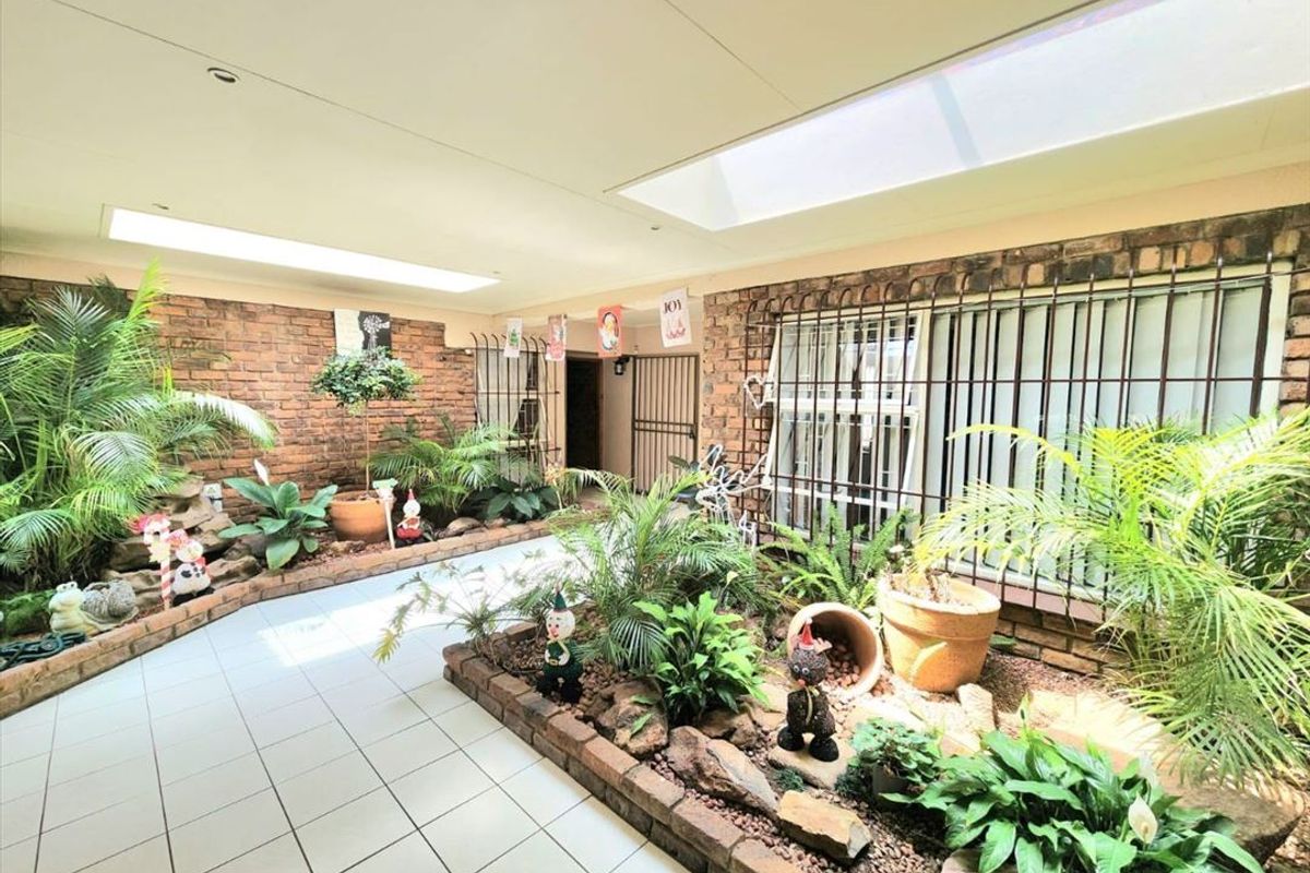 An Absolute Dream Home - Photo 3