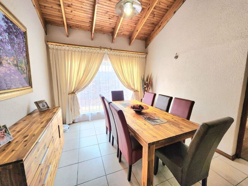 An Absolute Dream Home - Photo 10