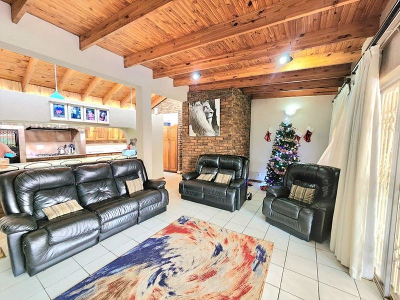 An Absolute Dream Home - Photo 8