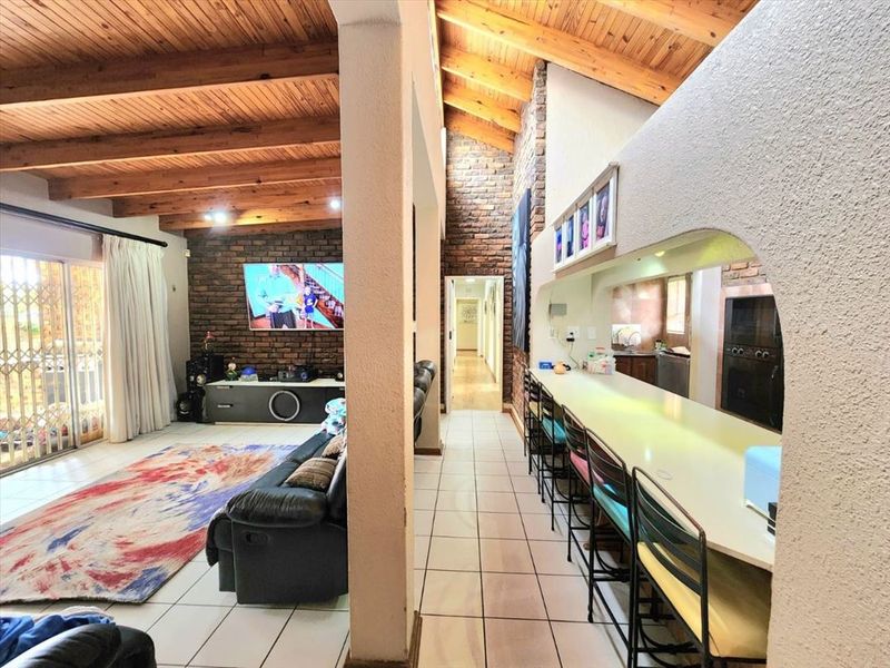 An Absolute Dream Home - Photo 7