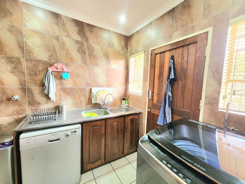 An Absolute Dream Home - Photo 6