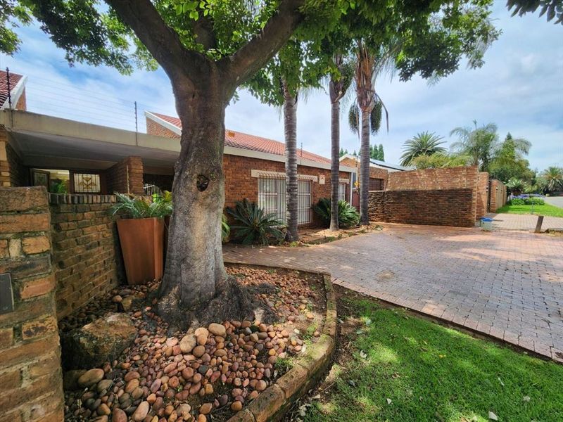 An Absolute Dream Home - Photo 1