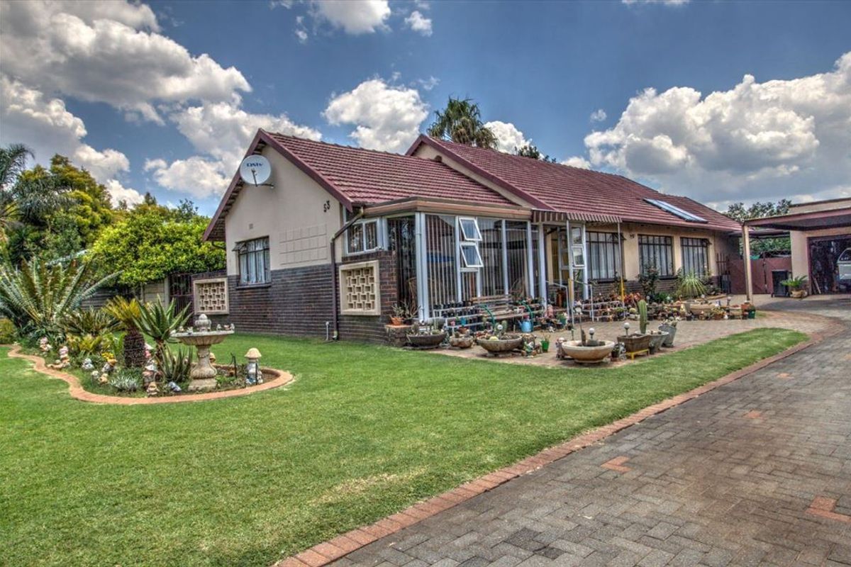 Charming Family Home with Room to Spare - Photo 2