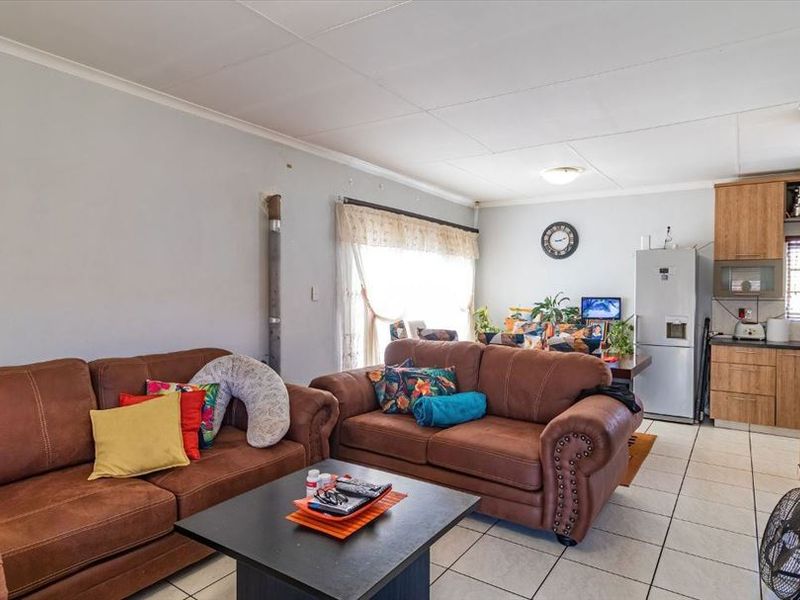 The Perfect Starter Home - Photo 6