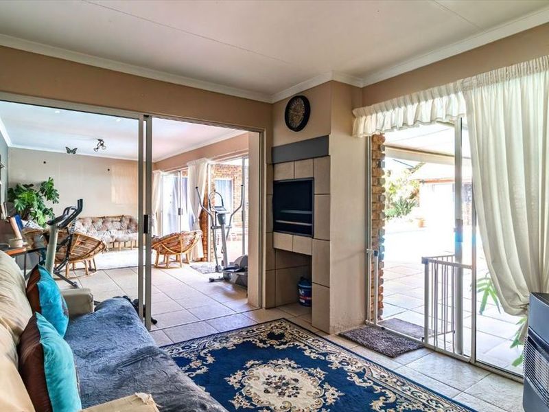 An Exceptional Family Dream Home - Photo 6