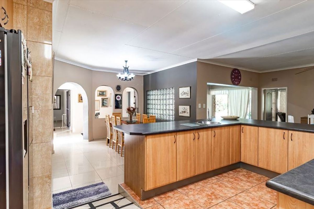 An Exceptional Family Dream Home - Photo 2