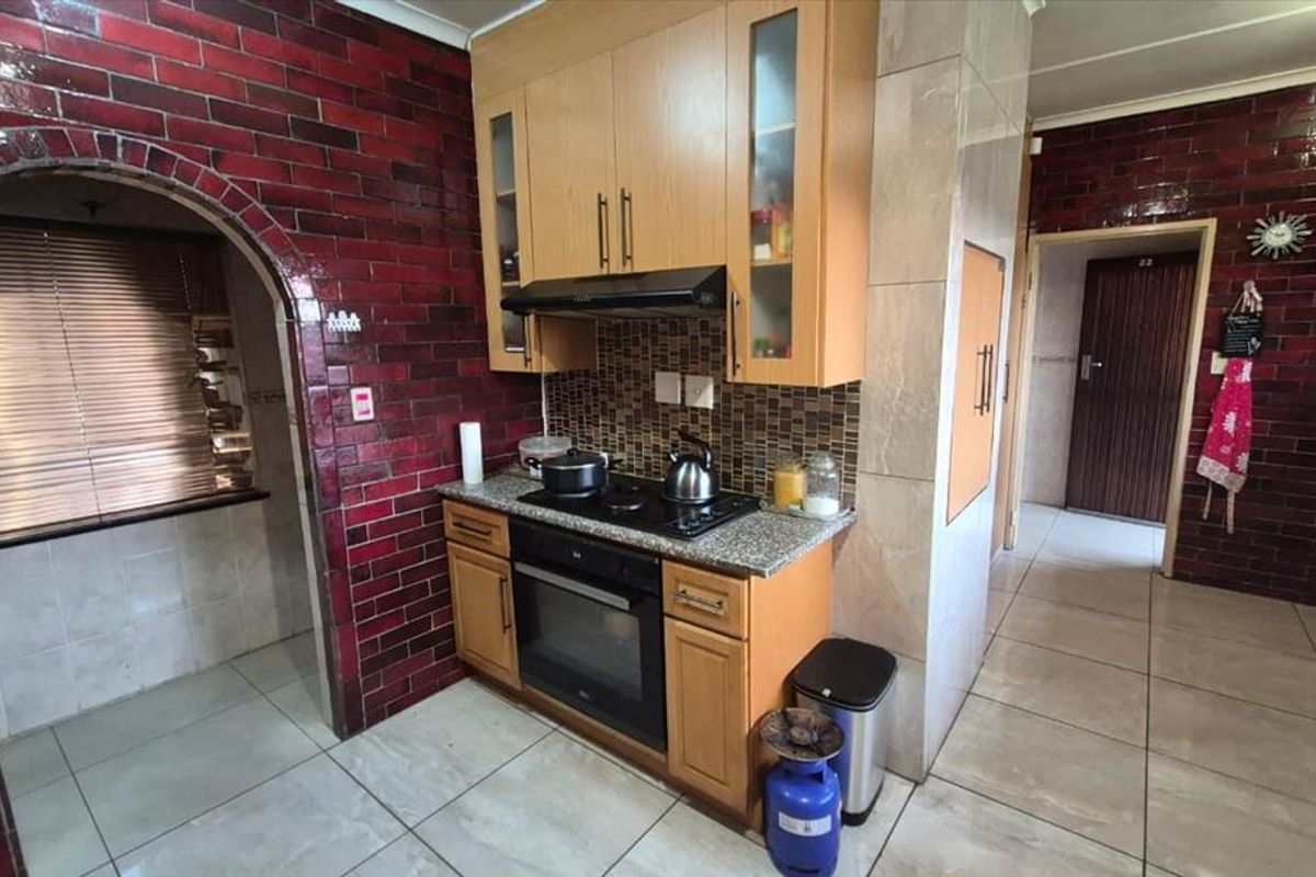 A Clean-Cut Family Gem - Photo 5