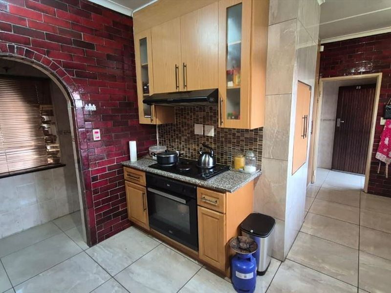 A Clean-Cut Family Gem - Photo 5