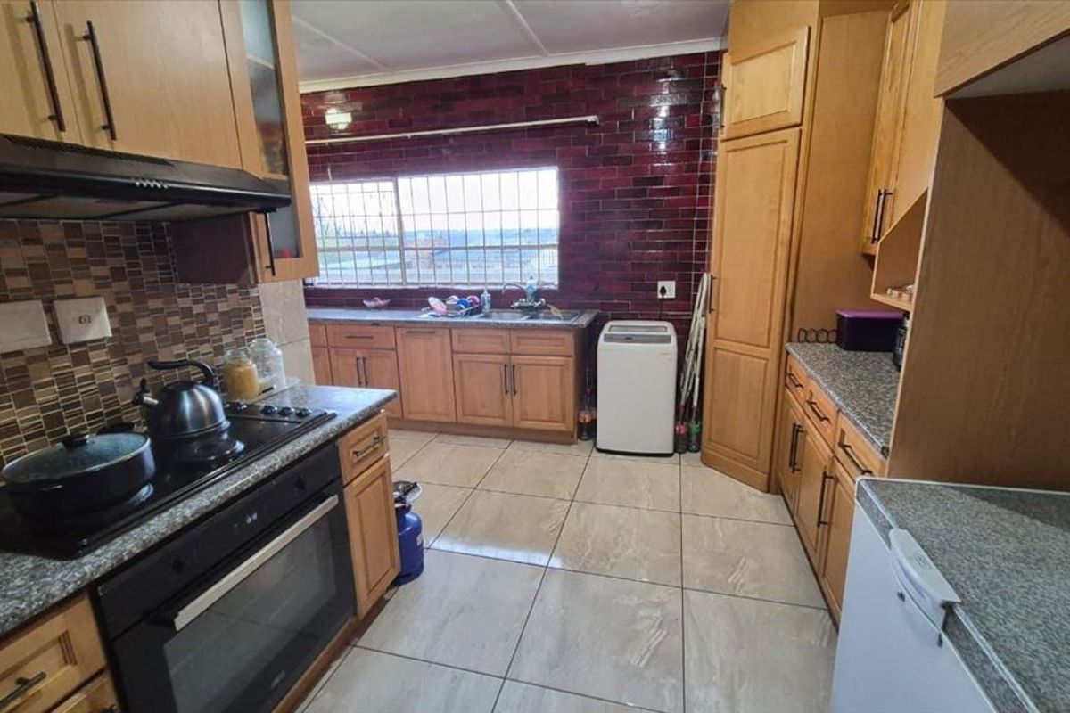 A Clean-Cut Family Gem - Photo 4