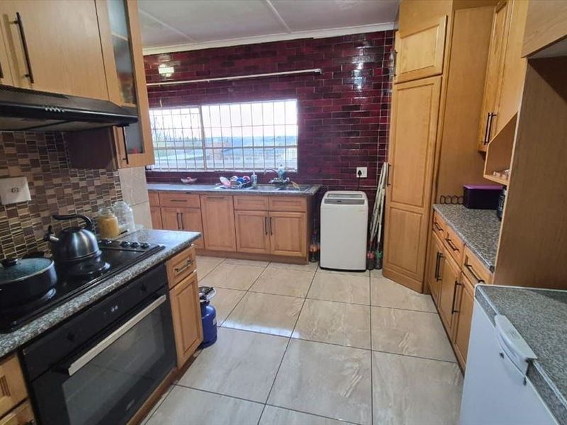 A Clean-Cut Family Gem - Photo 4